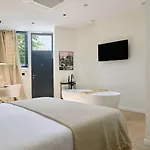 Romantic Apartment N2 Oceanografico Virkin Suites